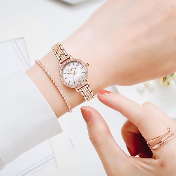 Avanços de pulso Luxury Watch Women Bracelet Ladies Trend Simple Steel Band Fashion Business Quartz Moun22