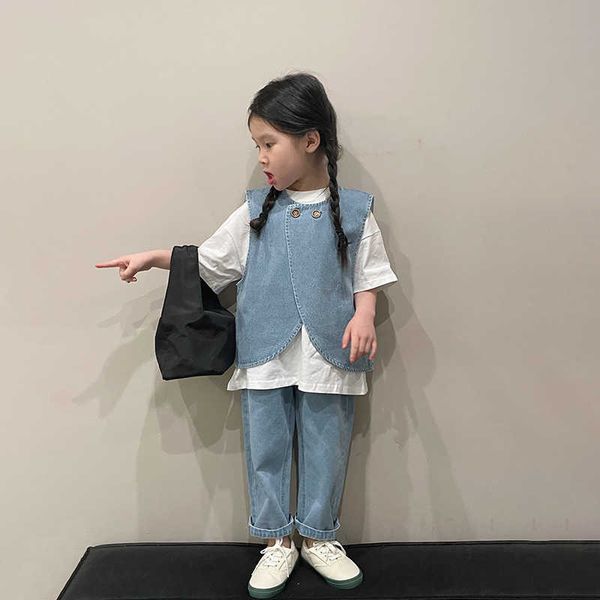 Set di abbigliamento Abito casual coreano Primavera Nuovo gilet di jeans Maglietta bianca Pantaloni dritti Set di tre vestiti per bambini Ragazze