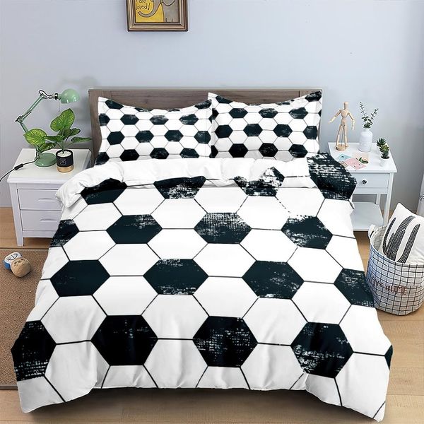 Set di biancheria da letto Set copripiumino da calcio King Size Copripiumino bianco nero semplice 3D Calcio Sport per bambini Ragazzi Ragazze Set di biancheria da letto in poliestere 230211