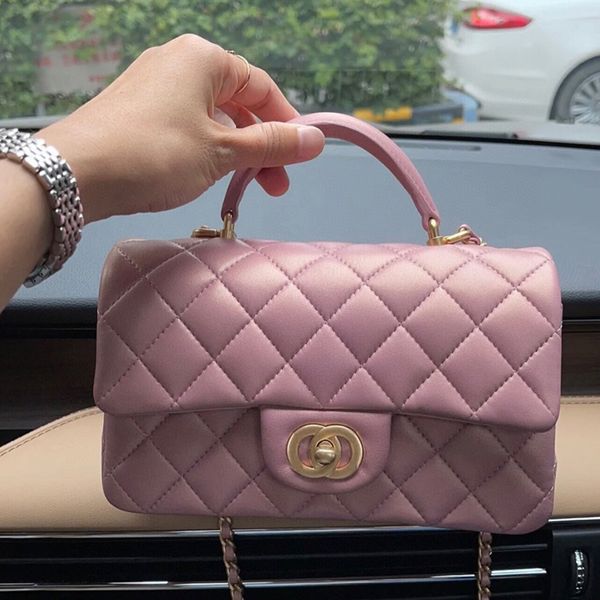 Bolsas de grife 2023 CC com alça mini bolsa clássica com aba bolsa transversal de luxo moda feminina bolsa de couro carteira diamante treliça 20 cm pacote com alça rosa