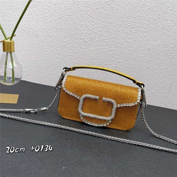 Bolsas 2023 Novo diamante Bolsa de Mensageiro de Letter Bolsa de Couro portátil Carteira Feminina Brass Magnética Luz de Luxo Bolsas de ombro de luxo