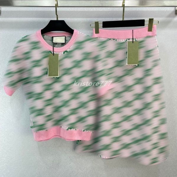 23SS Damen Wolle Designer Zweiteiler Kleid Sets Anzüge mit Allover-Buchstaben Mädchen Milan Runway Knit Outwear Pullover T-Shirt T-Shirt Crop Tops Shirts und Midiröcke Sets