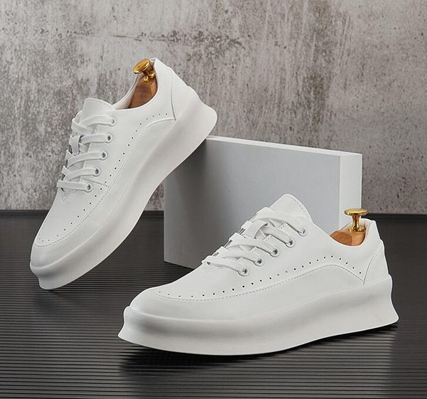 British Style Men Slowers Shoes Sneakers Fashion Casual Pequeno sapato branco respir￡vel n￣o deslizamento redondo de torno de cano de lape-up Sports Sports Shoes Sapatos de caminhada 38-45