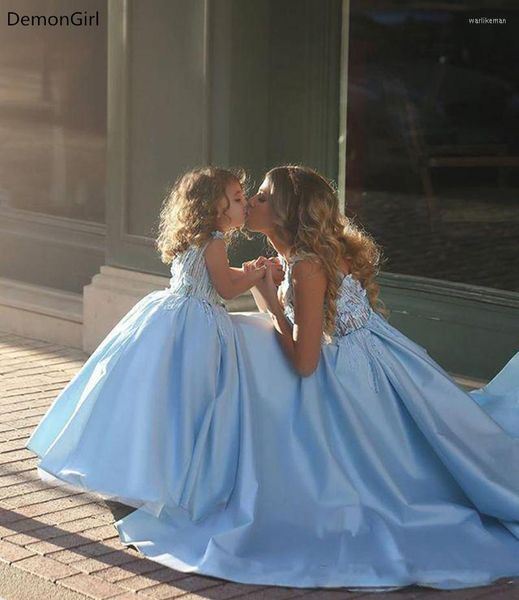 Платья для вечеринок небо голубое платье цветочниц для свадебных кружевных цветочных аппликаций матери и дочери.