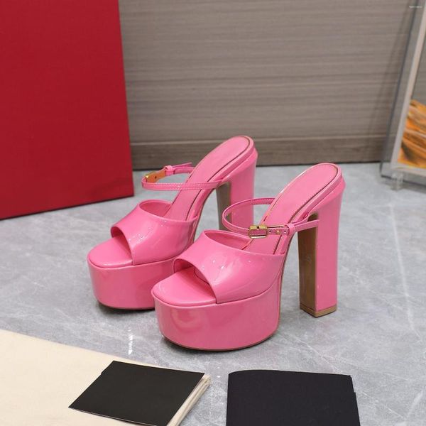 Hausschuhe Frauen Schuhe size35-42 Patentleder Super High Heels Flatplattform Maultiere Schnalle Pumps Designer Zapatillas Mujer