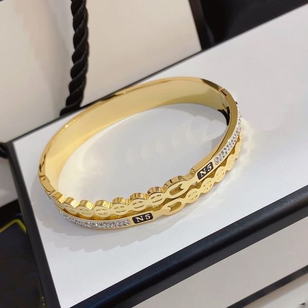 Europa America Fashion Style Bracelets Women Bangle Frexer Letter Bracelet Crystal 18K Gold Bated Stoinless Aço Wedding Lovers Jewelry S2601