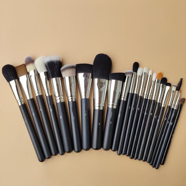 Pennelli per il trucco 1pc Serie M Fondotinta Fard Ombretto Pennello per trucco per occhi Crease Sbavature Correttore Strumento cosmetico ProfessionaleMakeup