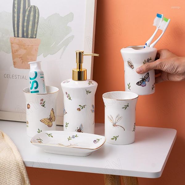 Acessório de banho Conjunto de banheiro europeu de cerâmica de cinco peças pintadas de borboleta decorativa de enxaguatório bucal de mesa de banheiros decoração de banheiros