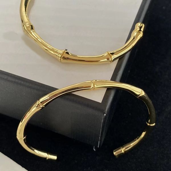 18K Gold-plattiertes Bambus-Paar-Manschettenarmband, was bedeutet, dass Liebe stärker ist als Gold und stetig wie Bambus. Stilvoller, schöner Hochzeitsfeierdesignerschmuck