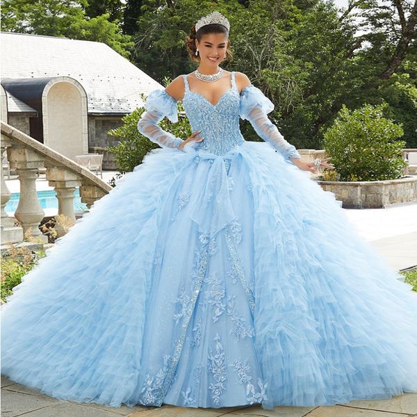 Hellhimmelblaues Quinceanera-Kleid mit abnehmbarer Schleppe, bauschiges, mehrstufiges mexikanisches Sweet-16-Abschlussballkleid, langärmeliges Prinzessinnen-Mädchen-Geburtstagskleid