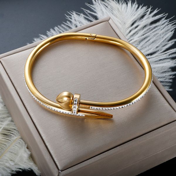 Bangle Trend Bracciali a spillo in acciaio inossidabile Marchio di lusso Viti alla moda Love Heart Braccialetti di cristallo per donna Uomo Decorazione gioielli 230215