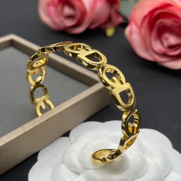 Luxo Hard Body Smooth Smooth 18k Gold Bracelet de alta qualidade Presente de anivers￡rio