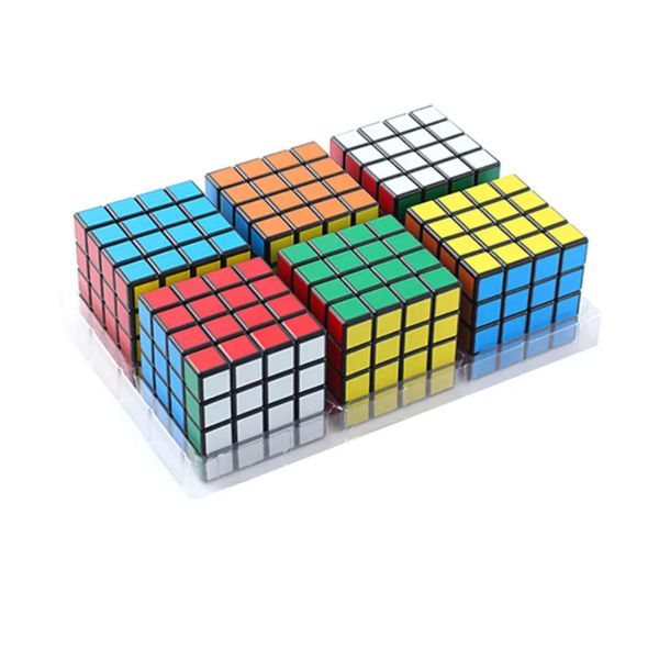 Großhandel Magic Cube Puzzle-Stil Rauchen Kräuter Tabakmühlen mit 4 Stück Metallschredder Handmühle 60 mm Durchmesser Bunte I0216