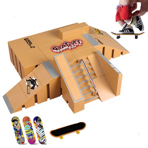 Giochi novità Mini Lega Finger Skating Board Luogo Combinazione Giocattoli Bambini Skateboard Rampa Pista Set di giocattoli educativi per regali di compleanno per ragazzi 230216