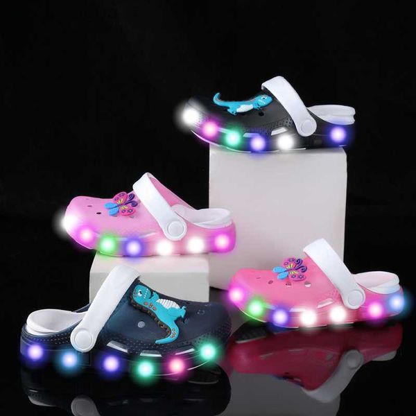 Slipper Kinder Bunte LED Glow Sandalen Casual Kinder Schuhe Niedlichen Dinosaurier Schmetterling Leichte Rutschfeste Sommer Garten Strand Hausschuhe W0217