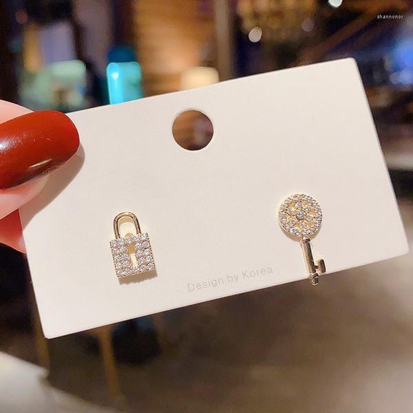 Orecchini a bottone stile coreano zircone chiave di cristallo e serratura per le donne Pendientes gioielli asimmetrici carini color oro per feste