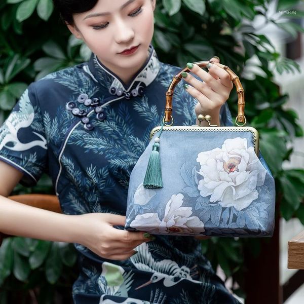 Bolsas noturnas Yourseason 2023 Vintage Handies elegante e elegante estilo chinês Cheongsam Banquet Banquet ombro Handmade Mulher Floral Hand