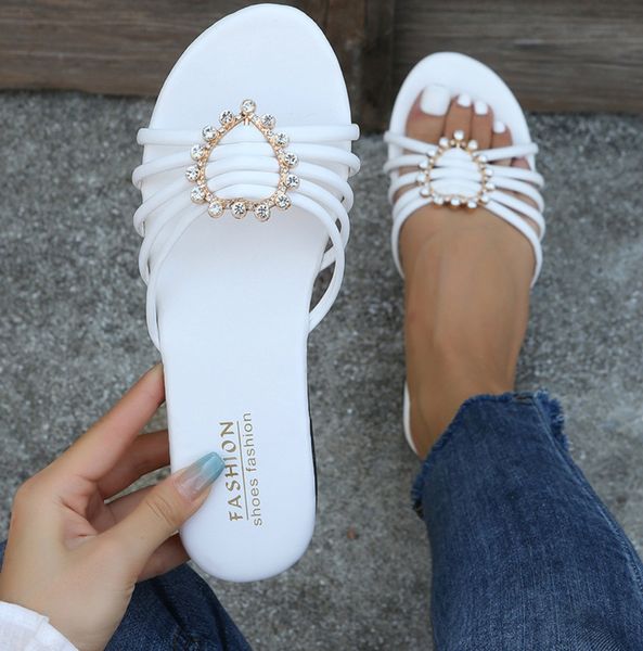 A mais recente Women Shoes Summer Summer Non Slip Flat Heart Type Rhinestone Slippers Muitos estilos para escolher o logotipo de suporte personalizado