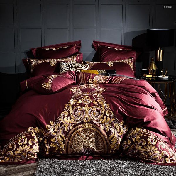 Set di biancheria da letto Lenzuola in cotone egiziano 100S 4/6 pezzi Lenzuola rosse grigie Copripiumini ricamati in oro di lusso Federa per cuscino Euro 60x60 cm