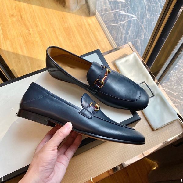 2022 Luxury Brand Penny Loafers uomo Scarpe casual Slip on Leather Designer Scarpe eleganti taglia grande 38-45 Brogue Carving loafer Driving party