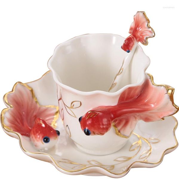 Tazze Piattini Moda Porcellana fatta a mano Smalto Pesce rosso Tazza da caffè con piattino e cucchiaio Set da tè Regalo di San Valentino