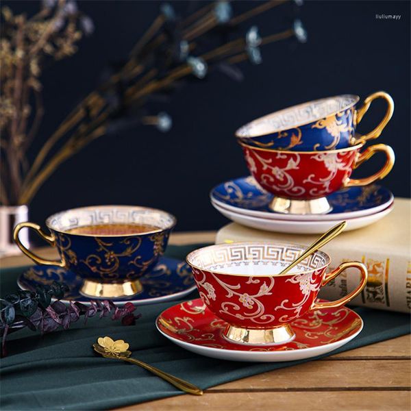 Tazze Piattini Set da caffè in ceramica Bone China Tazze da tè al latte Doppio cucchiaio Bicchieri da cucina Regali di compleanno Scatola per regali di nozze