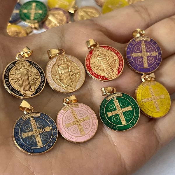 Charms 50 Pezzi Religioso Multicolor Medaglia di San Benedetto Cattolico Placcato Oro SB Medaglia Moneta San Benito Regalo 230220