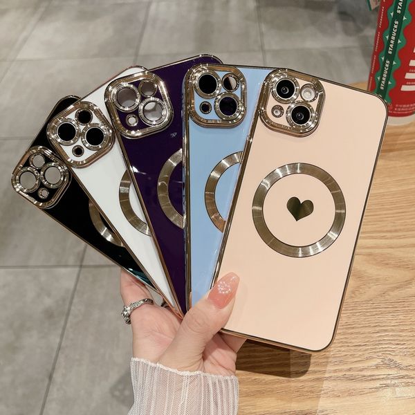 Capas magnéticas de carregamento sem fio 6D para iPhone 15 14 Pro Max 13 12 11 X XR XS 8 7 Plus Soft TPU Luxo Bling Love Heart Cromado Furo Fino Chapeamento Metálico Capas Traseiras de Telefone