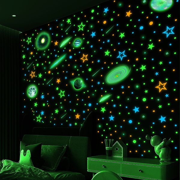 Decorazioni da parete 497 pezzi Set Stelle luminose Punti Pianeta Adesivo per cameretta dei bambini Camera da letto Decorazione della casa Decalcomanie Glow In The Dark Stickers 230220