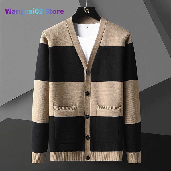 Suéteres masculinos suéteres masculinos Plus Tamanho Black Cardigan Loose Trendy Khaki listrado coreano Moda Contraste Pocket Knit Sweater 022023h