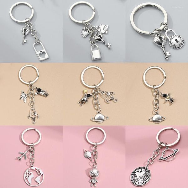 Keychains Keychain Luxury Key Chain Accessories Ring Acessórios de futebol Alien Love Lock Astonauta Rocket Keyring Bag Phone Charm Gifts