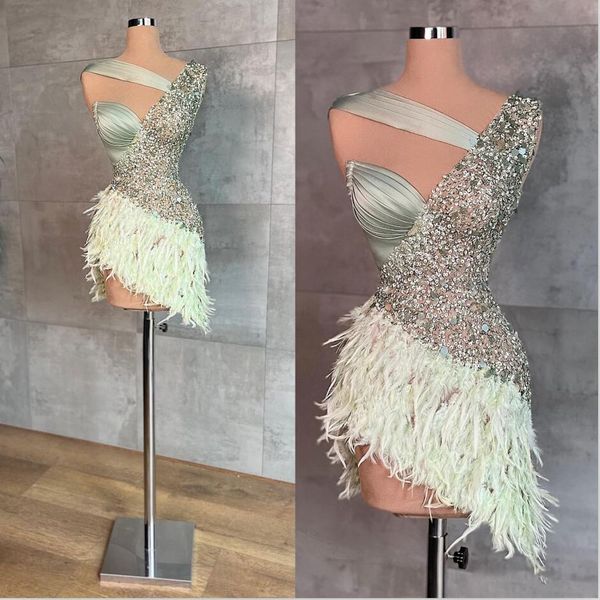 Mini abiti da ballo a sirena Sexy monospalla con paillettes in piume Abiti da sera corti su misura Abito da sposa con spacco alto sulla coscia