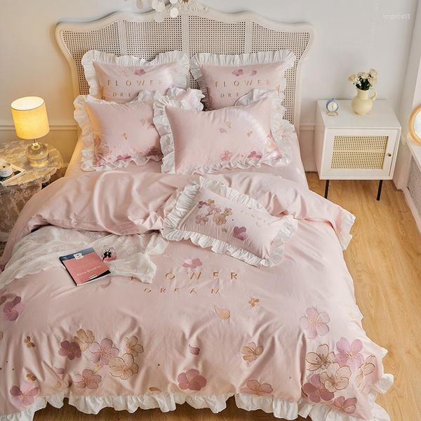 Set di biancheria da letto Set di volant ricamati con fiori in cotone egiziano rosa Copripiumino Lenzuolo con angoli Federe Tessili per la casa