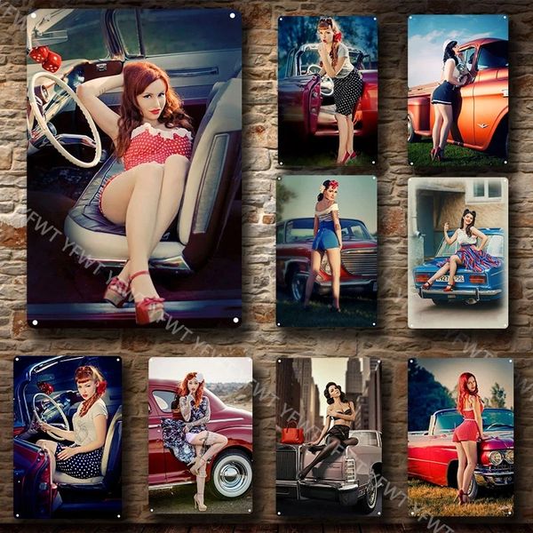 Retro Car with Sexy Beauty Girl Targa in metallo Targa in metallo Beauty Girls Targa da parete Targa Classic Pin-up Girl Poster Negozio di riparazioni auto Decorazioni per la casa Dimensioni personalizzate 30X20 w01