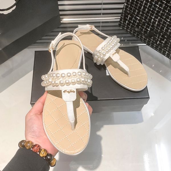 Sandálias planas femininas chinelas de verão pérolas de estilo pérola clipe flip-flops torta de garota confortável tudo de sapatos casuais marca de couro designer tamanho 35-40