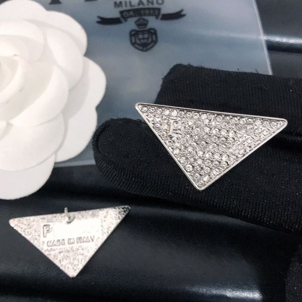 Sparkly Crystal Triangle Stud Earring met stempel Dames Brief Oorbellen voor Gift Party Mode-sieraden