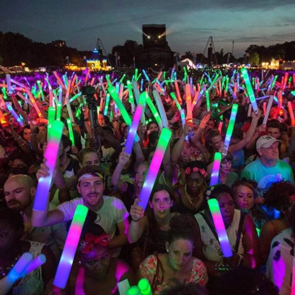 Diğer Etkinlik Partisi Malzemeleri 60pcs Glow Sticks Toplu renkli LED köpük tezahürat tüpü RGB Mor Baton Up için Karanlık Işıkta Özelleştirilmiş Özelleştirilmiş 230221