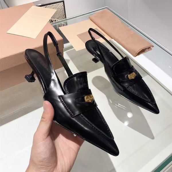 Sapatos miu moeda de moeda de gato sandálias de gato 2023 show baotou salto raso saltos de moda francesa marca feminina