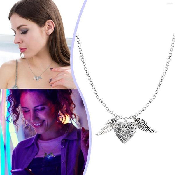 Catene Collane con ciondolo a cuore di diamanti Collana lunga luminosa Pietra fluorescente di Halloween Accessori che si illuminano al buio