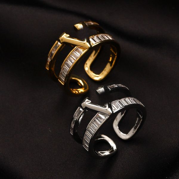 Designer Brand Letter Band Rings Women Crystal CZ Diamante 18K Praado de ouro Prazado de prata A￧o inoxid￡vel J￳ias de casamento Os suprimentos de j￳ias de escultura fina anel de dedo 2188