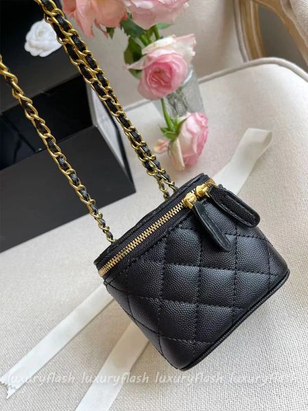 2024 Mulheres bolsas de crossbody bolsas de ombro designer mini portátil de batom cosmético portátil saco de carneiro preto ladies moda small bolsas de bola dourada cadeia 11cm 10a1