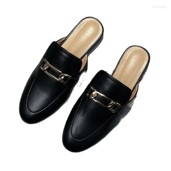 Sandálias Primavera 2023 Sapatos femininos planos Muller Sapatos coreanos Round Head Metal Design Slippers Slippers Tamanho grande 41-44