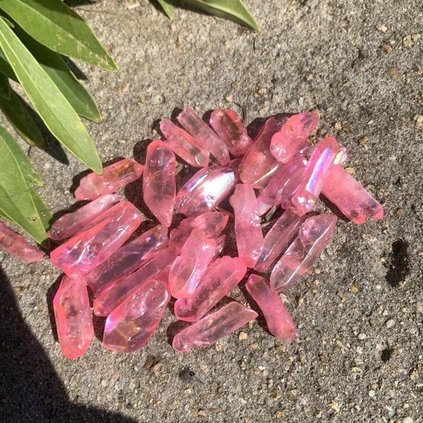 Dekorative Figuren, 3–6 cm, 100 g, Engel-Aura-Kristall, Punktstab, klarer Quarz, rosafarbener Titan-Heilstein, galvanisiert, für Großhandelsdekoration