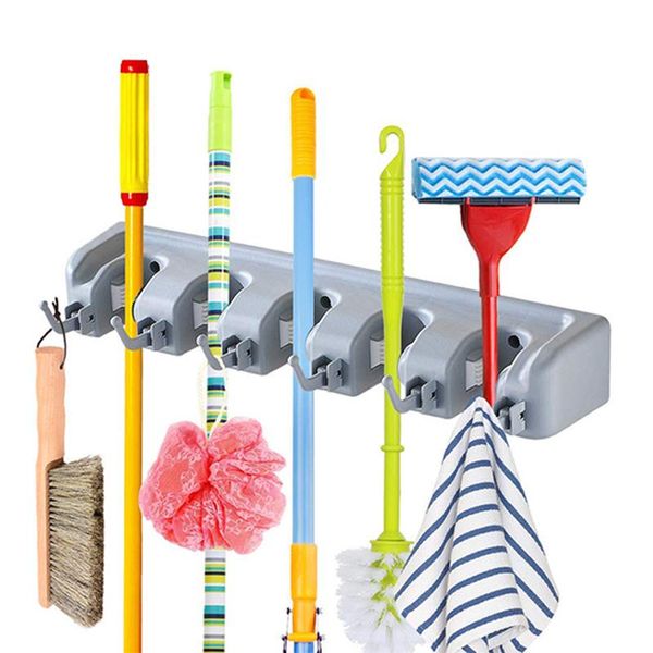 Крюки Rails Mop and Broom Holder организуйте стойку из пластика для кухонного гаража.