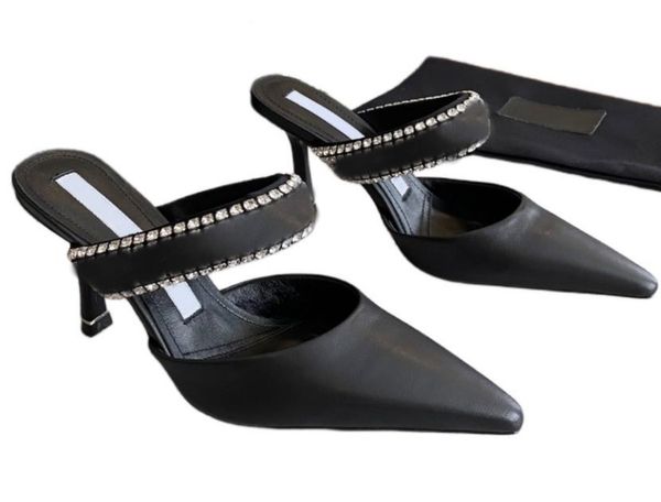 Designer-Damen-Sandalen mit Diamantspitze, Sommer, berühmter breiter Stilett-Absatz, leuchtend schwarze Slider, Lederriemen, Schnallenschuh, gesteppte Pumps, Strandgröße 35–41