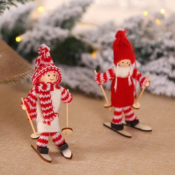 Weihnachtsdekorationen, Baum, Holzanhänger, kreative rote Kleidung, weißer Hut, Ski-Mädchen-Puppe, niedliche festliche Heimdekoration, Ornamente, Party-Geschenke, Chr