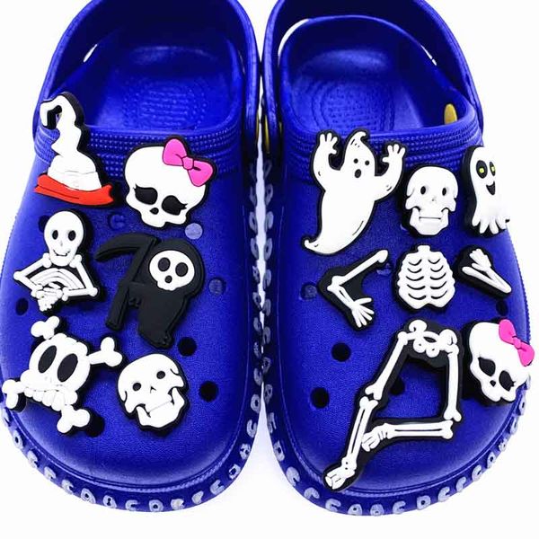 Schädel Serie 30PCS Schuhe Charms Für Croc Zubehör Für Kinder Halloween Party Geschenke Cartoon Geist Loch Slipper Schnalle