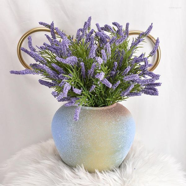 Flores decorativas Pacote de lavanda de plástico artificial Plantas falsas Bridle Bridle Bouquet Indoor Decor de casa externa Decoração de cozinha mesa de cozinha