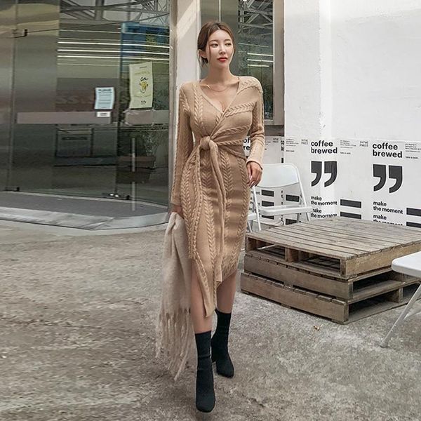 Casual Kleider Sexy Twist Kleid Frauen Koreanischen Stil Herbst Winter Mode Pullover V-ausschnitt Einfarbig Dünne Lange Hülse
