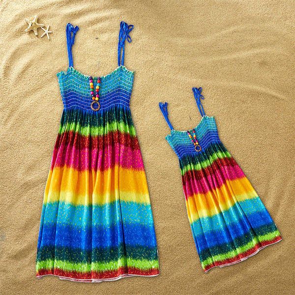 Vestidos de menina Vestido de família de verão Mãe e filha combinando roupas Bohemian Beach Floral Sundress Vestres para Mom Film Family Look Sets Z0223